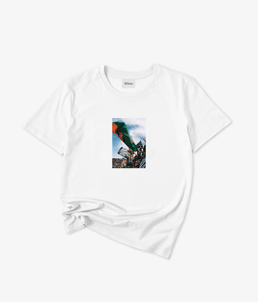 LOVE PASSES SEVEN WALLS - Printed T-shirt