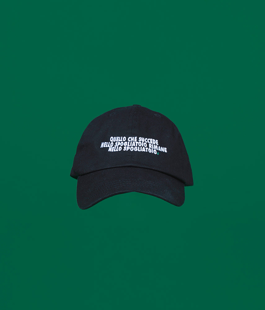 NELLO SPOGLIATOIO. Cappellino visiera