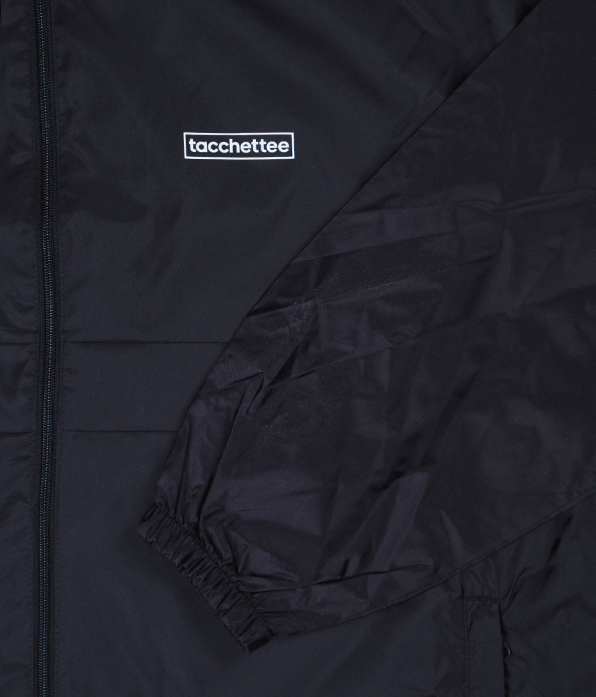 NELLO SPOGLIATOIO. Impermeabile antivento