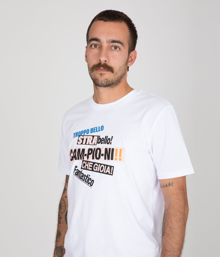 CAM-PIO-NI! Tacchettee X La Gazzetta dello Sport T-shirt stampata