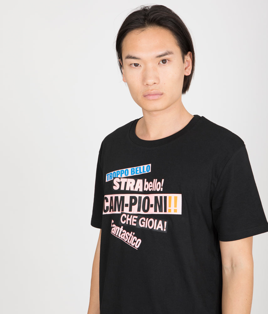 CAM-PIO-NI! Tacchettee X La Gazzetta dello Sport T-shirt stampata