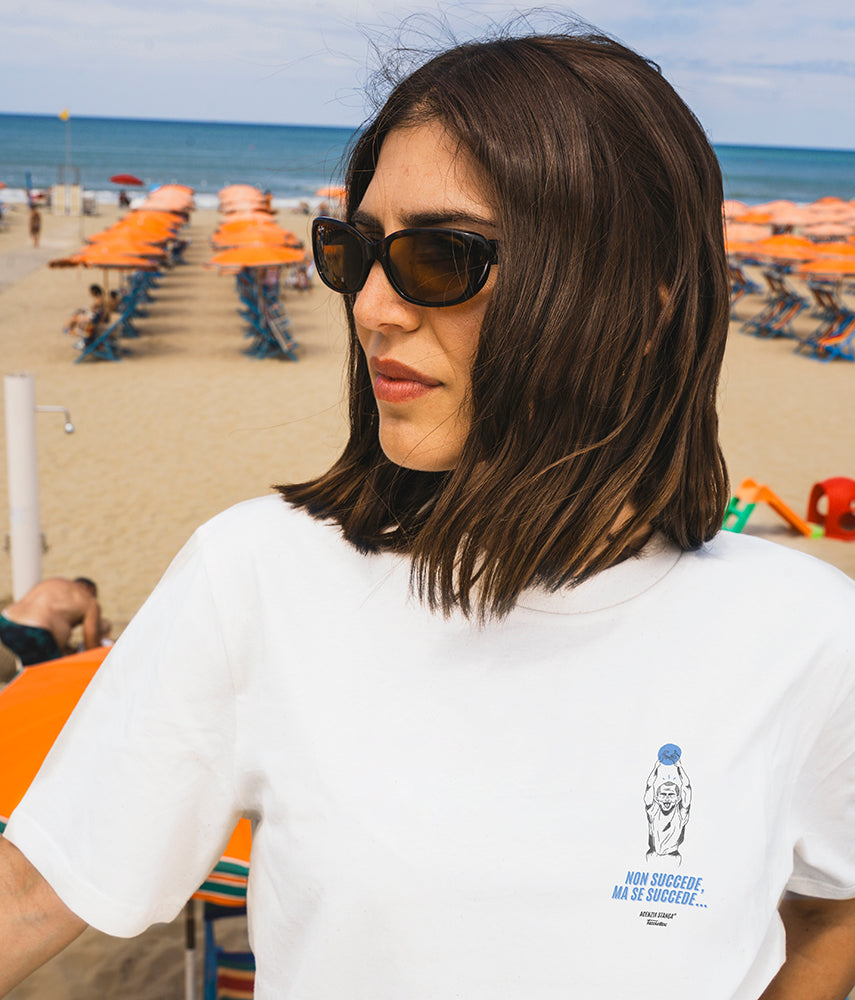 NON SUCCEDE Agenzia Stanca x Tacchettee - T-shirt
