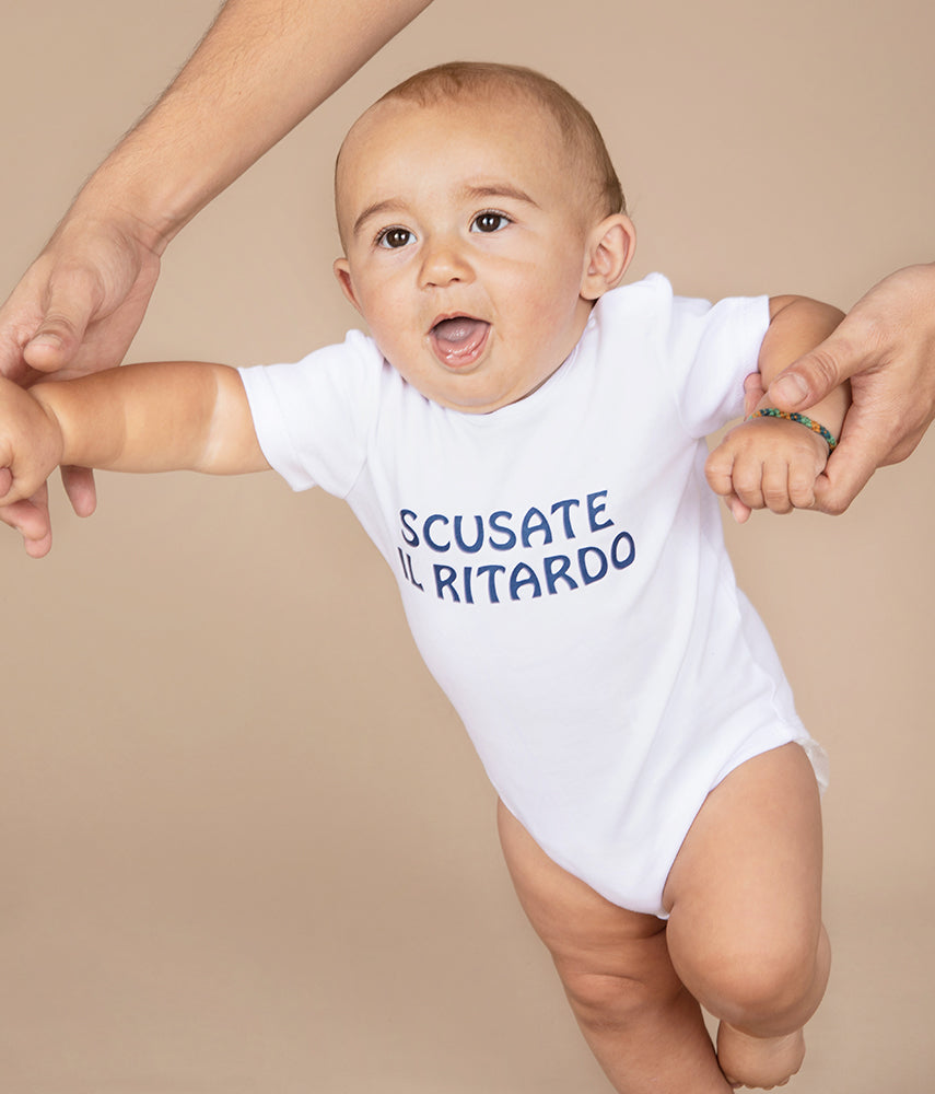 SCUSATE IL RITARDO Baby Body