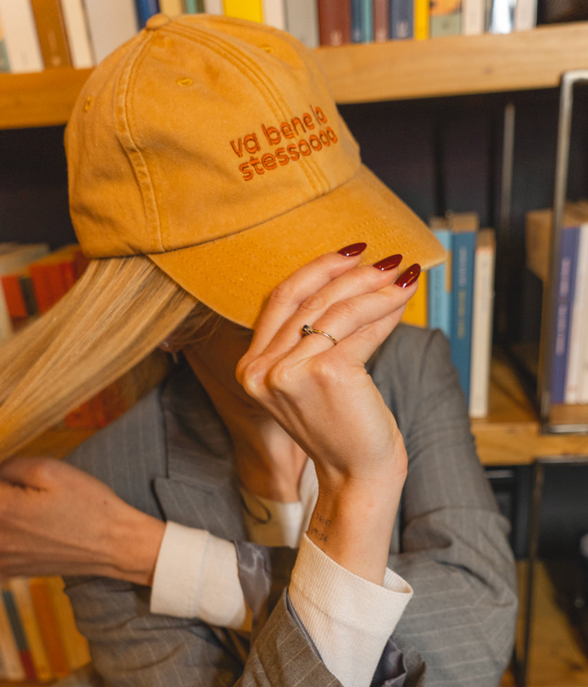 VA BENE LO STESSO Cappellino visiera
